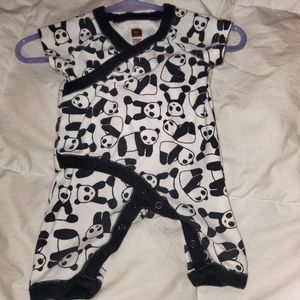 Tea Collection newborn bodysuit 👶 🐼